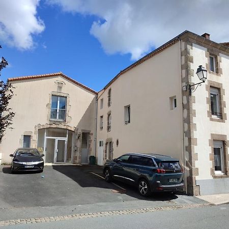 Logis Des Chouans Apartment Les Landes-Genusson Екстериор снимка